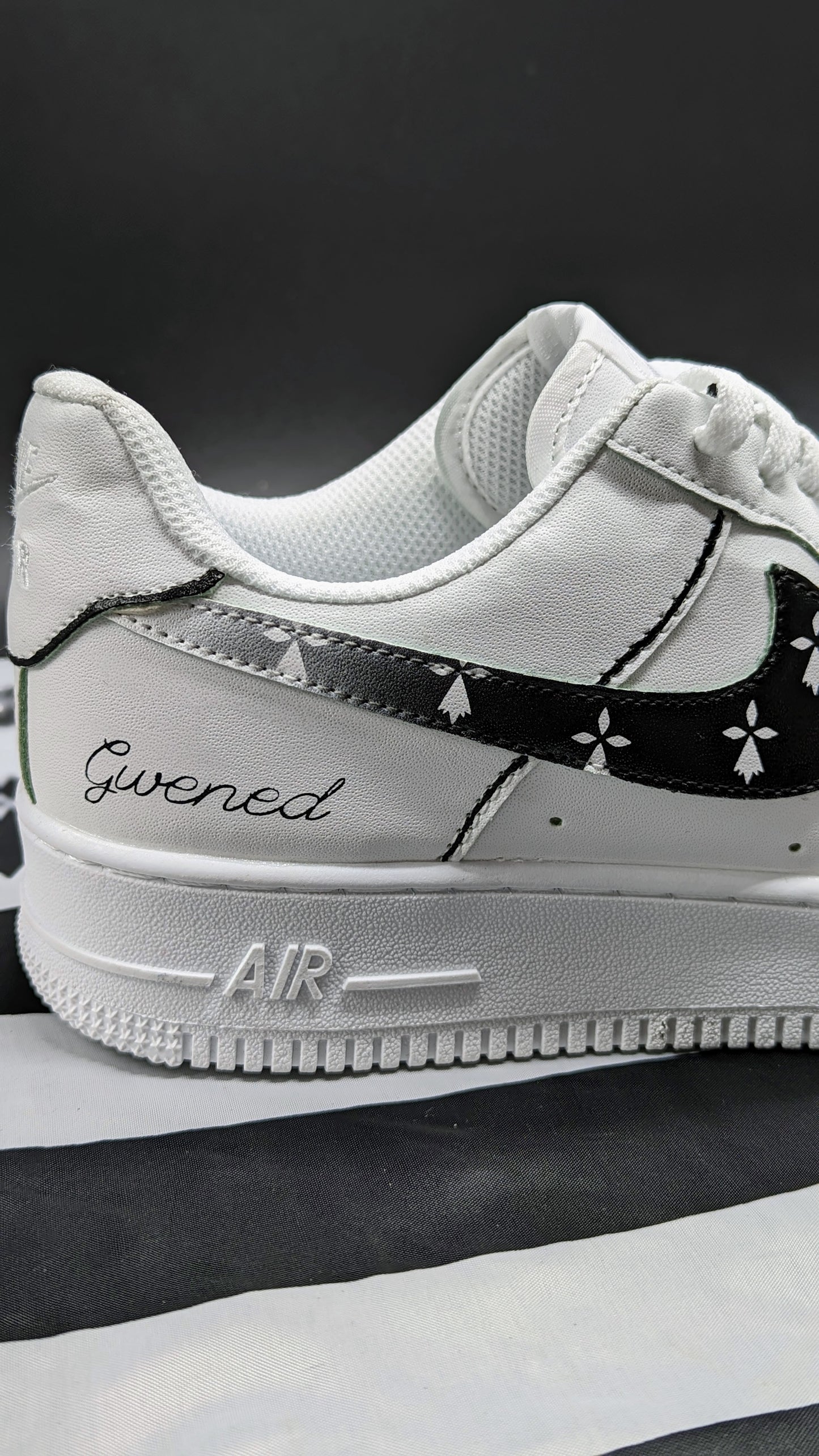 Nike Air Force One Custom - Swoosh Drapeau Breton et Personnalisation