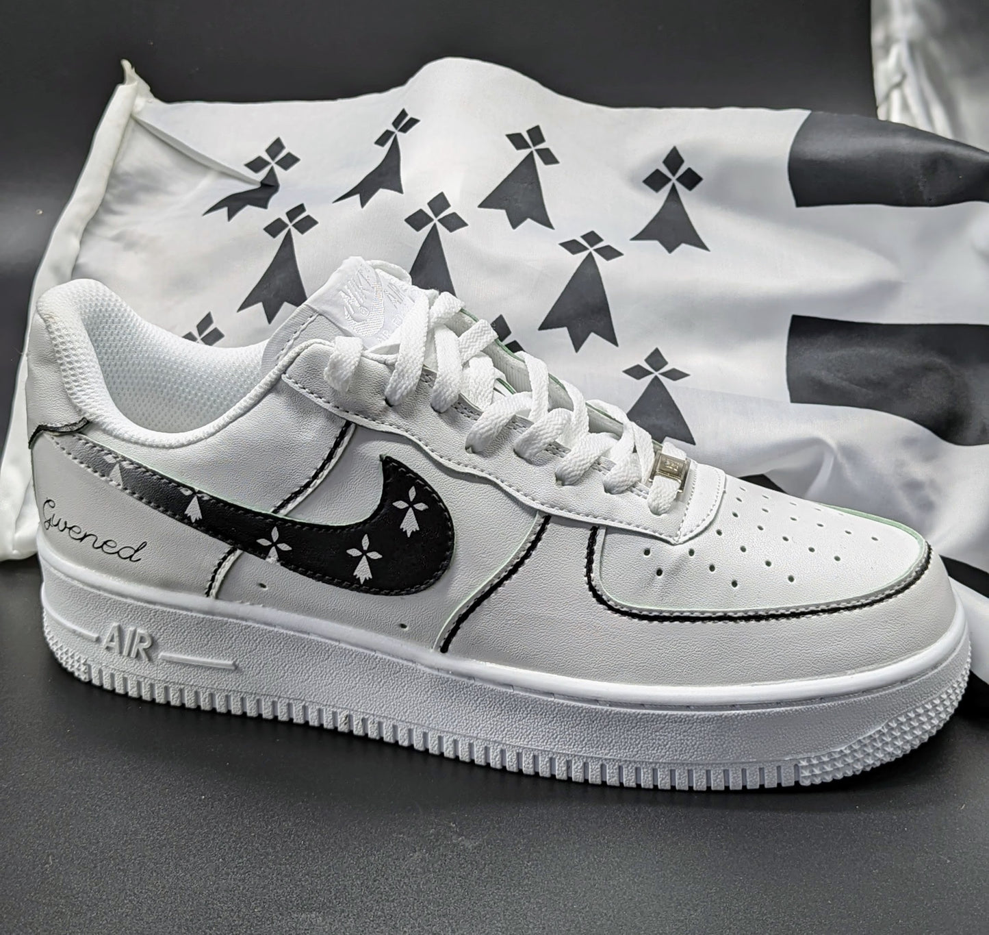 Nike Air Force One Custom - Swoosh Drapeau Breton et Personnalisation